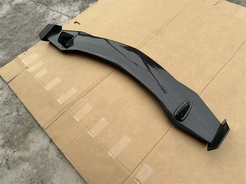 Real Carbon Fiber Rear Roof Window Wing Spoiler for Urus s 2024